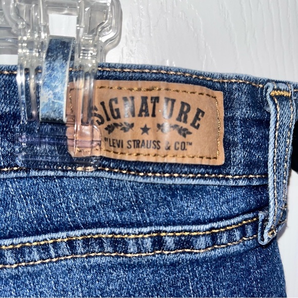 Signature by Levi Strauss Women's Blue Jeans - Picture 3 of 5